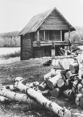 Старинный карельский амбар. д. Ювалакша Калевальского района, 1990 г.