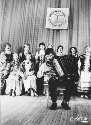 Выступление хора «Oma pajo». г. Петрозаводск, 1992 г. Автор съёмки К. Стасюк